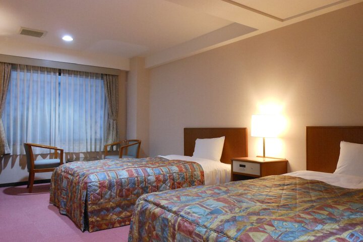 Room 13 of 27