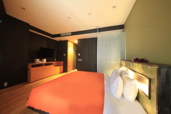 Room 22 of 115