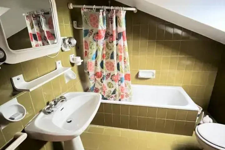Room 9 of 14