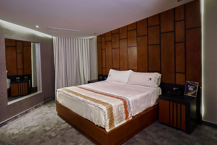 Room 8 of 27