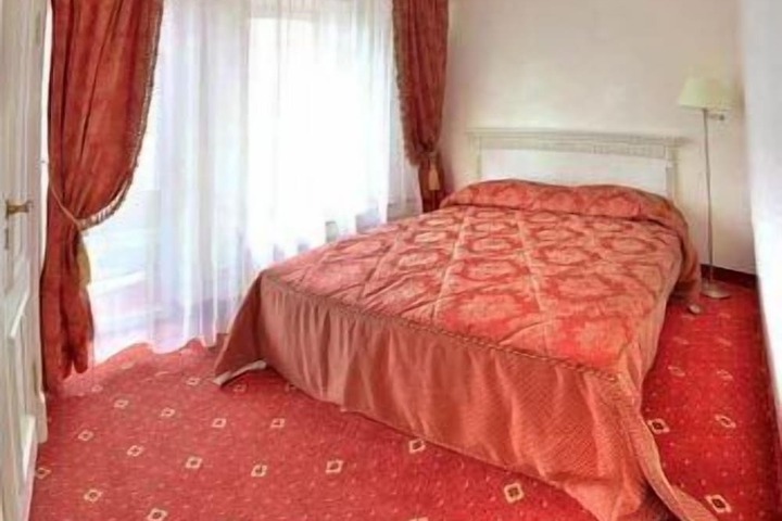 Room 7 of 25