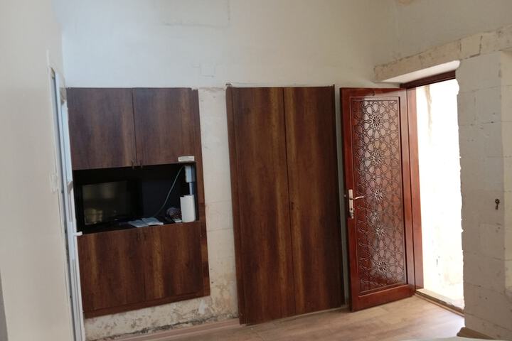 Room 10 of 73