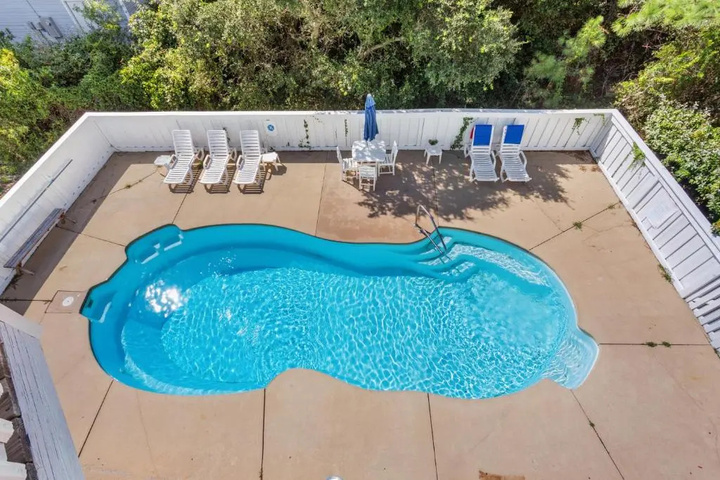 Pool 12 of 22