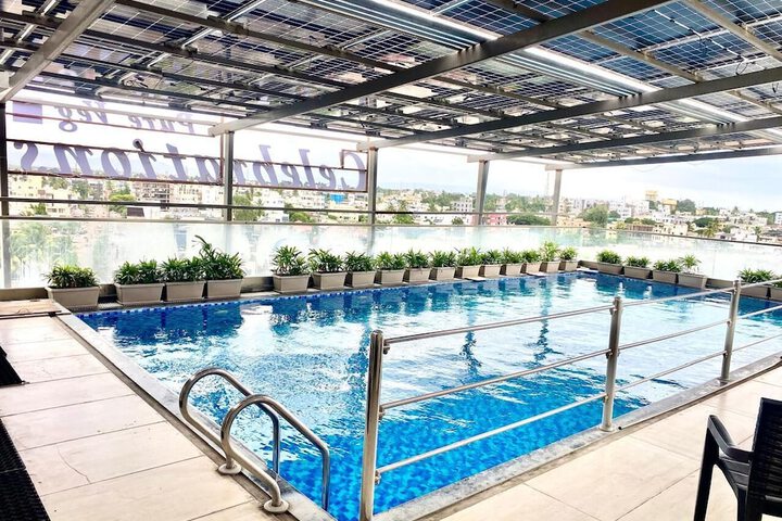 Pool 4 of 6