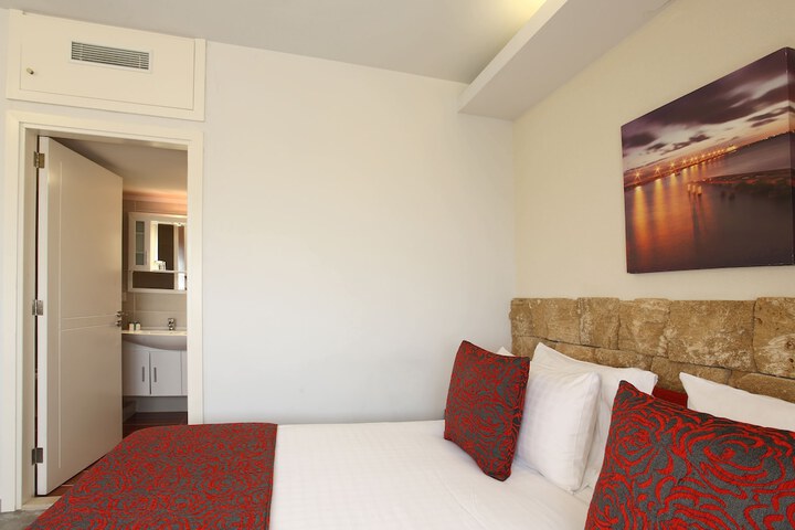 Room 33 of 88