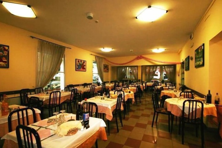 Dining 28 of 45