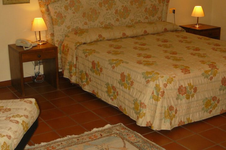 Room 4 of 28