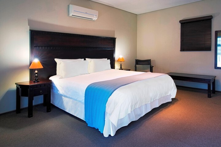 Room 6 of 28
