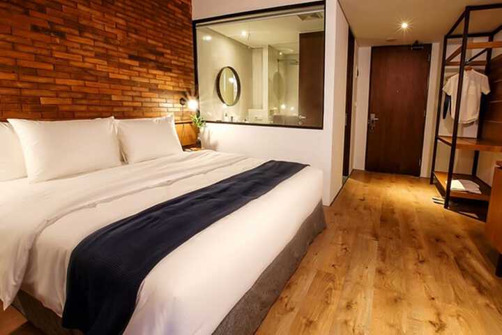 Room 27 of 52