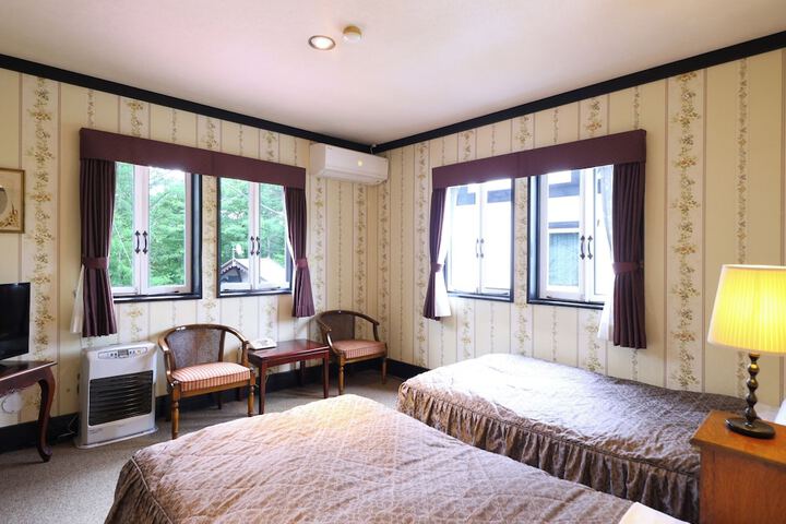 Room 13 of 96