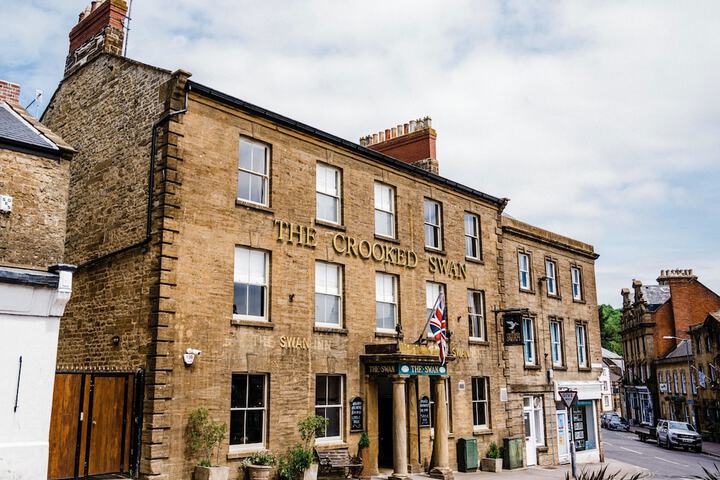 The Crooked Swan