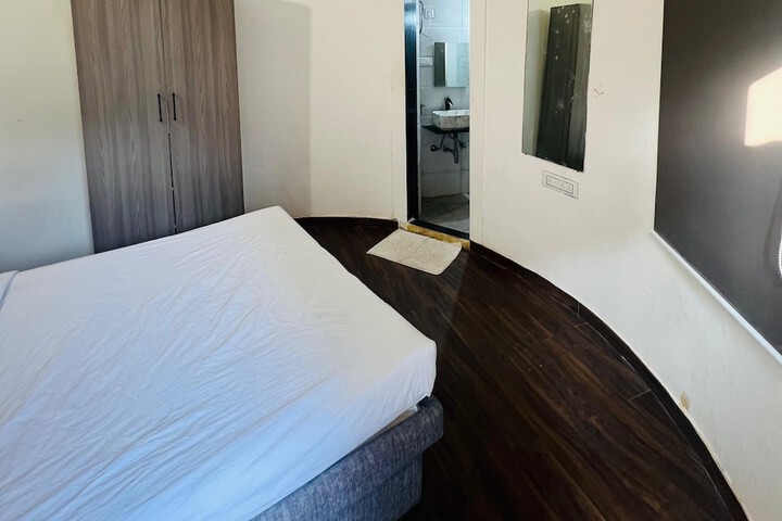 Room 11 of 31