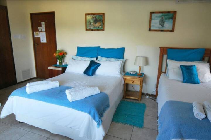 Room 4 of 16