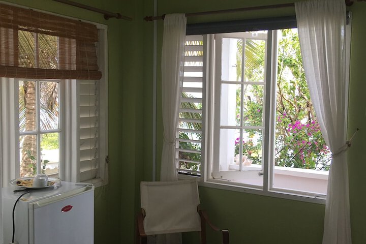 Room 13 of 170