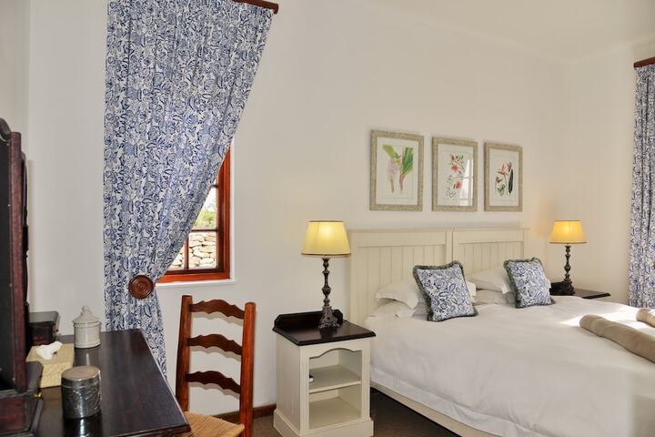 Room 4 of 38