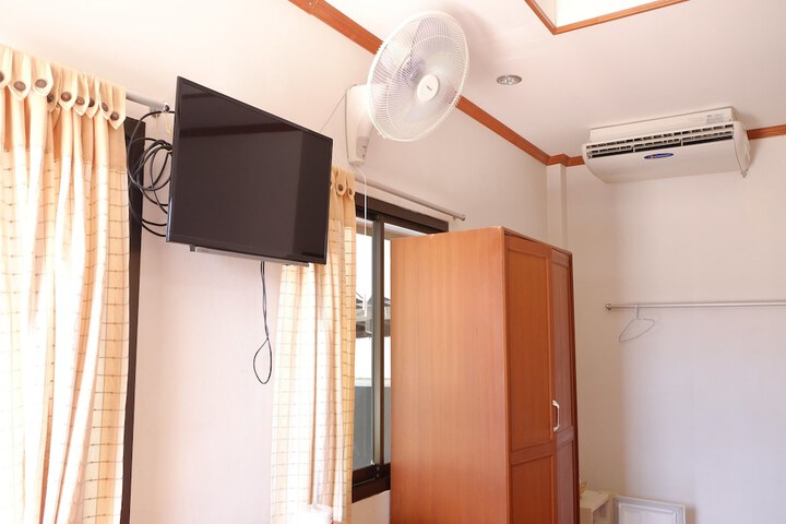 Room 11 of 24