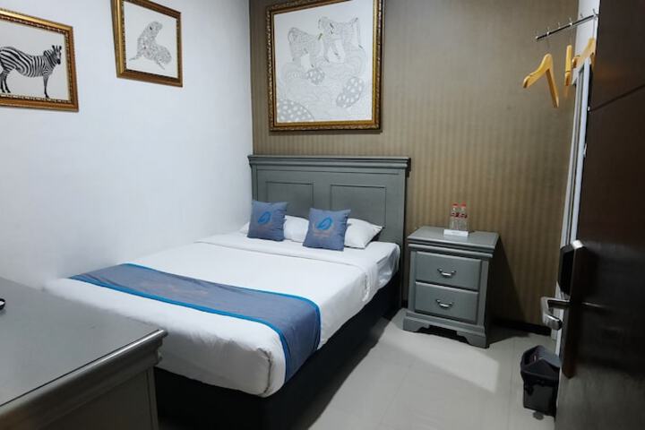 Room 6 of 12