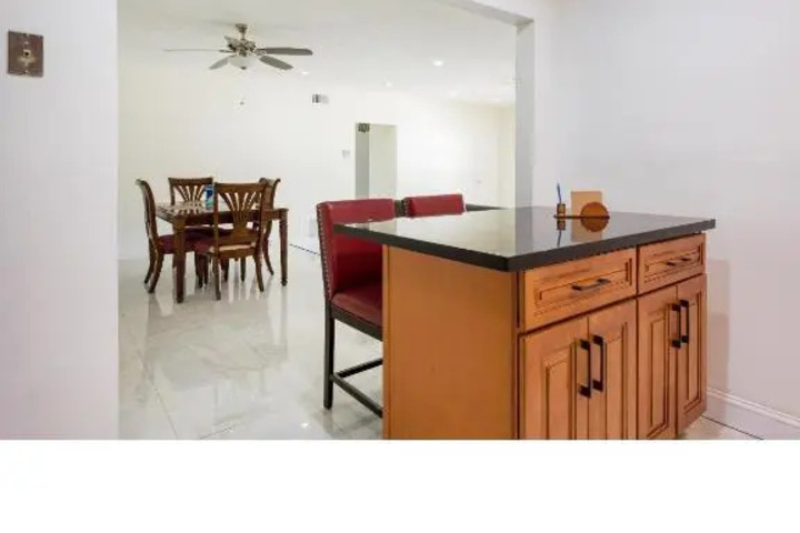 Exterior of Spacious 4 bdr 2 bath home 10min to the beach Aventura mall