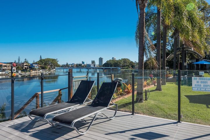 Sundeck 24 of 30
