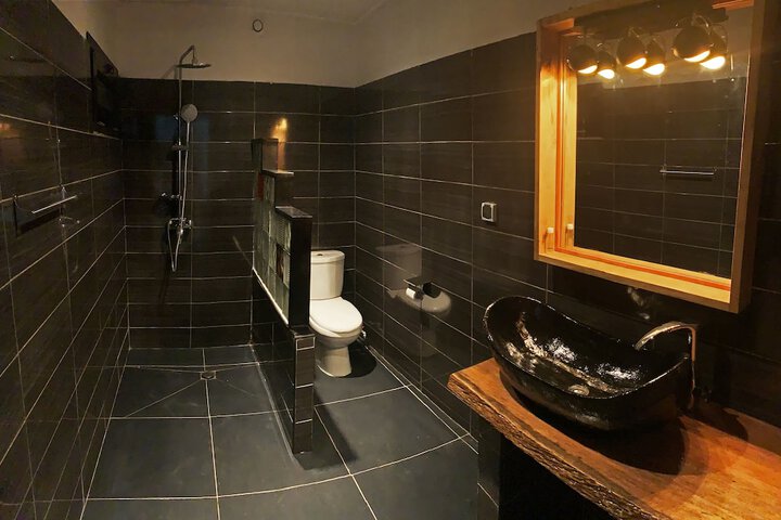 Room 23 of 29