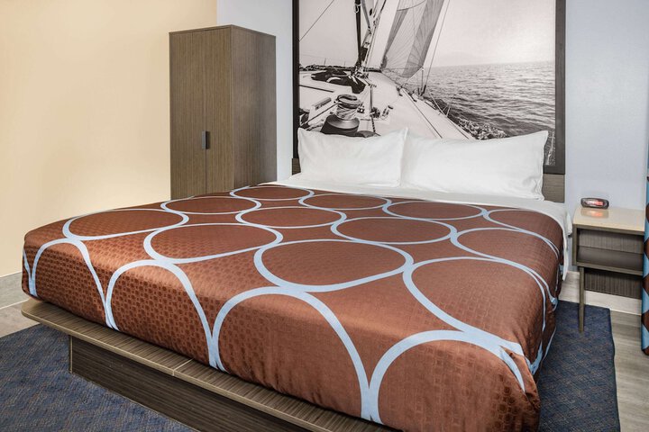 1 King Bed (5 of 5)