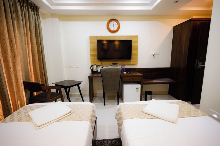 Room 15 of 28