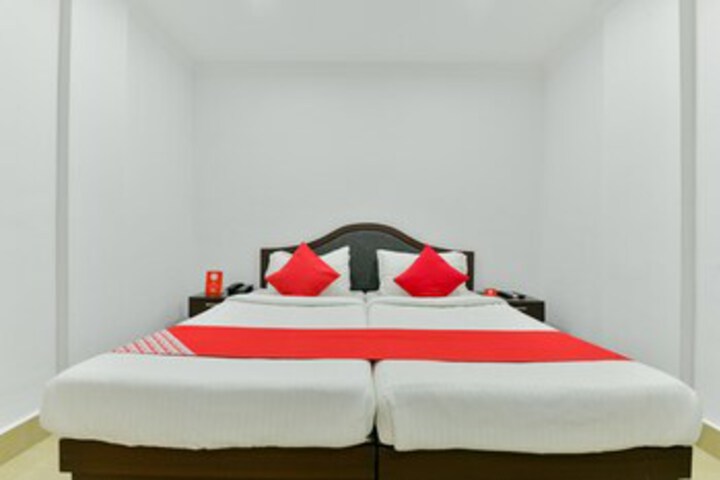 Room 30 of 33