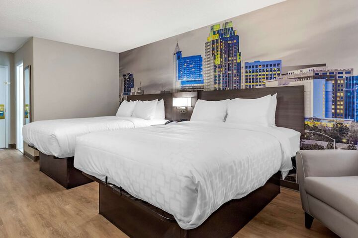 2 Queen Beds (2 of 5)
