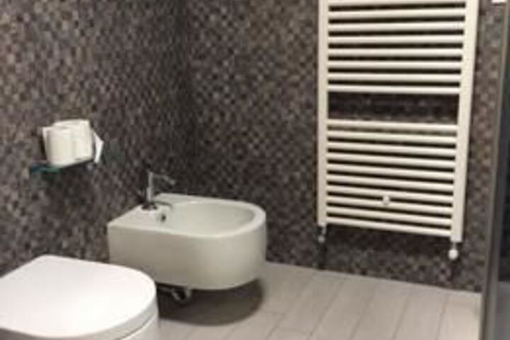 Room 2 of 25