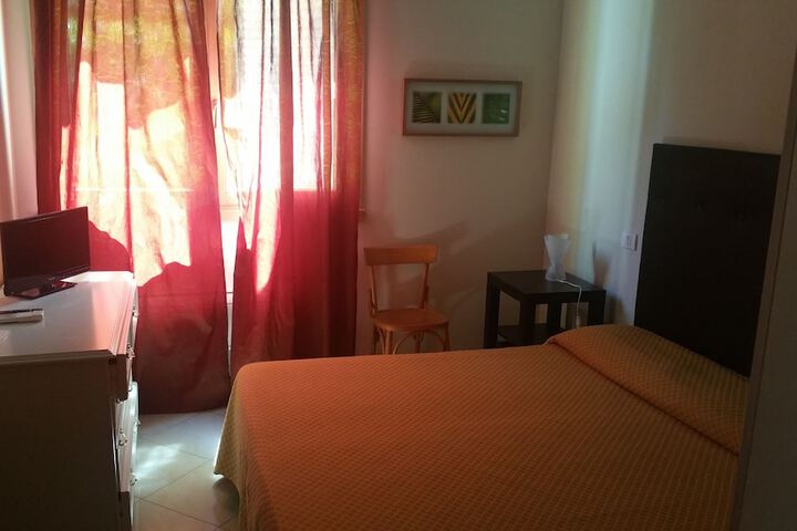 Room 4 of 30