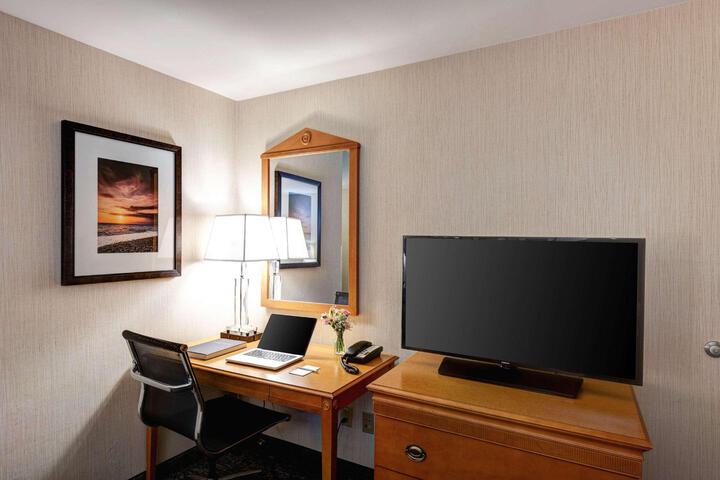 2 Double Beds (13 of 14)