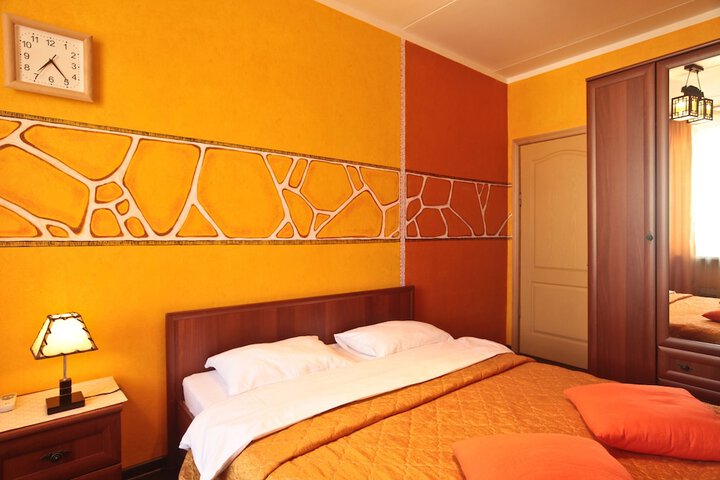Room 6 of 183