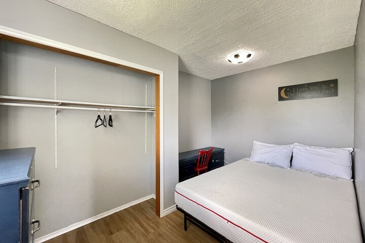 Room 5 of 139