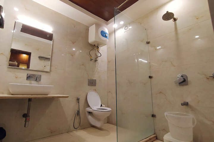 Room 16 of 30