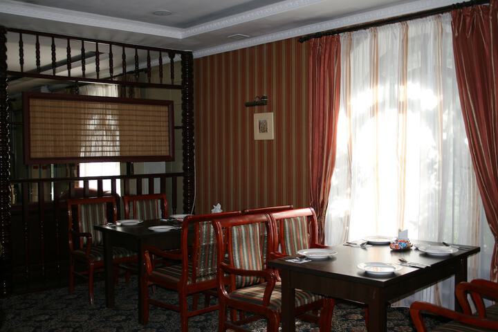 Dining 13 of 15