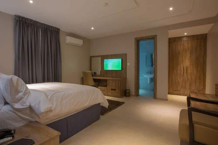 Room 14 of 24