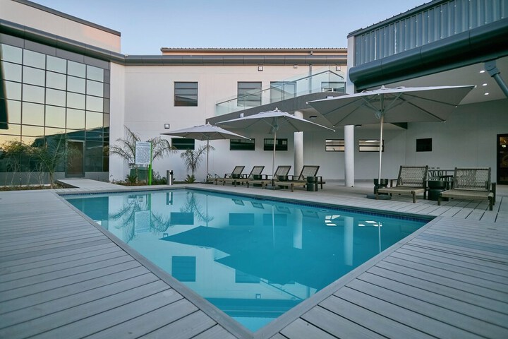 Pool 81 of 171