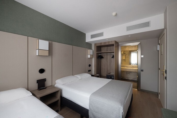 Room 17 of 42