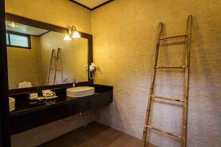 Room 13 of 71