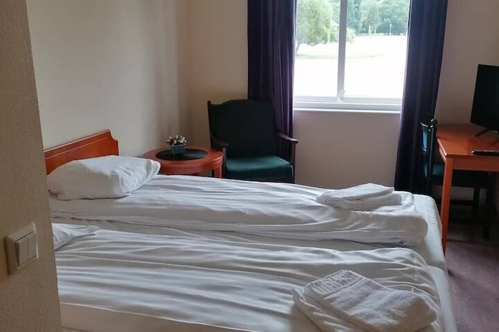 Room 5 of 28