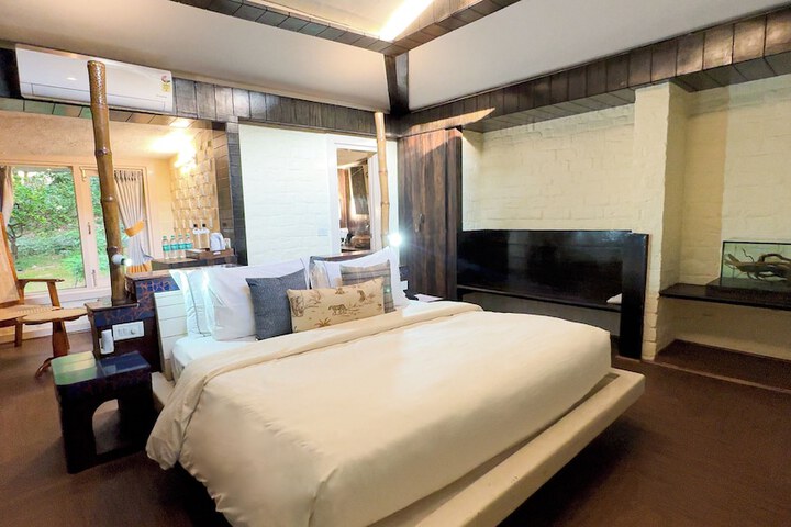 Room 28 of 246