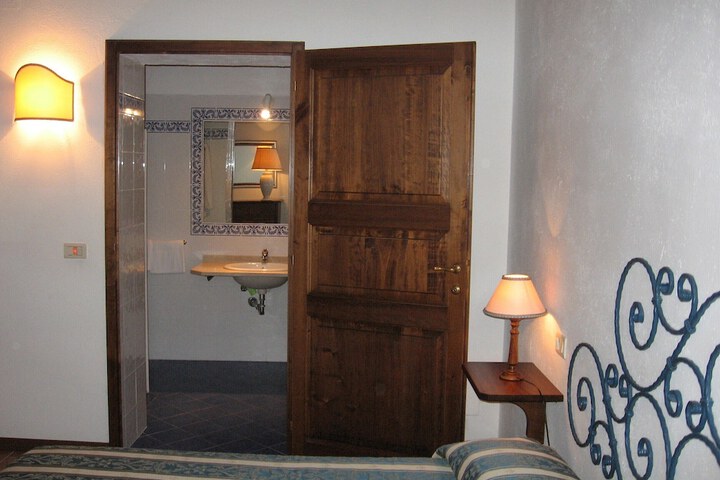 Room 11 of 74