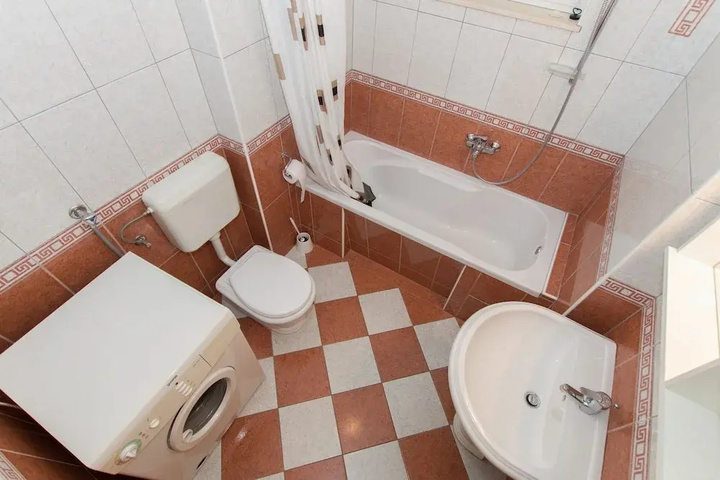 Room 8 of 15