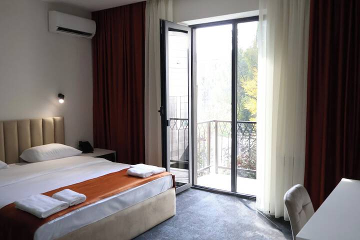 Room 3 of 20