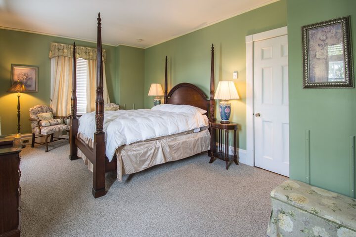 Basic Queen Bed (2 of 6)