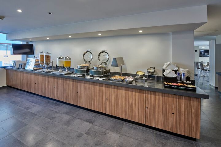 Breakfast/Coffee Service 25 of 50