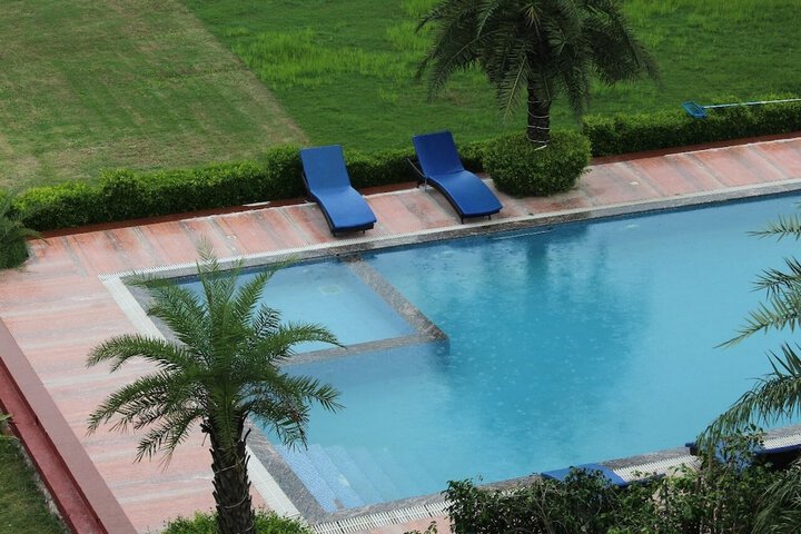 Pool 22 of 28
