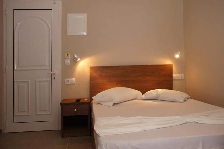 Room 5 of 13