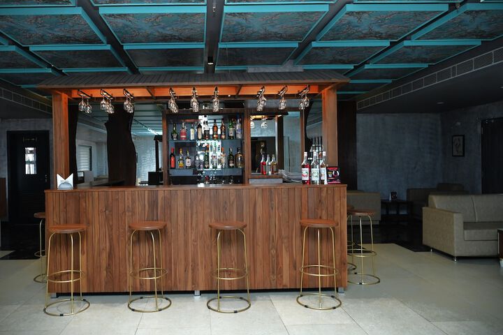 Lounge 21 of 41