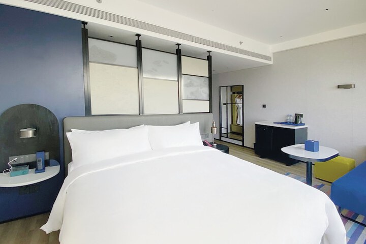 Room 10 of 43
